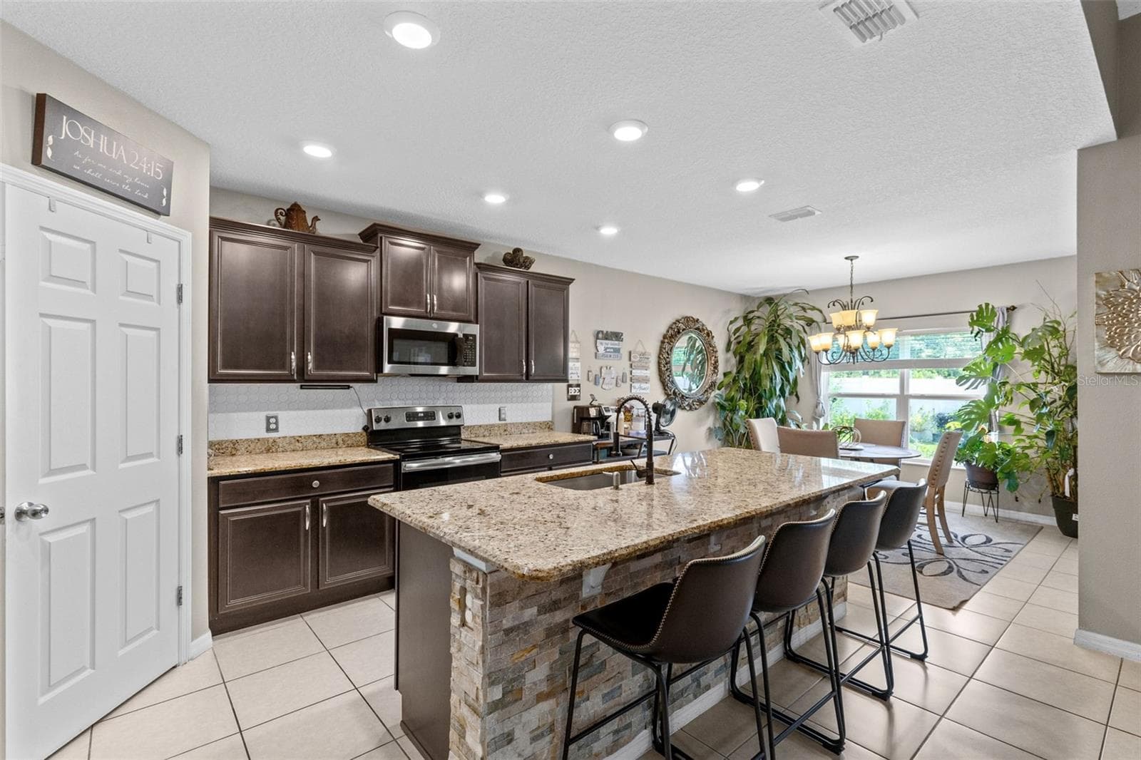 Single Family Residence at 394 BLUE LAKE CIR, KISSIMMEE, photo 7 of 26