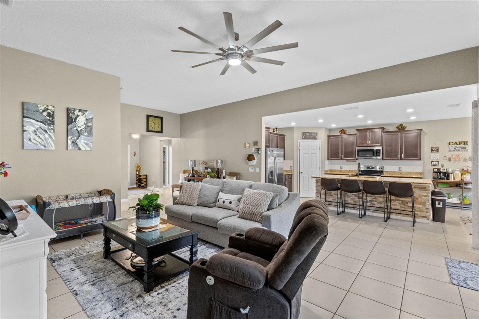 Single Family Residence at 394 BLUE LAKE CIR, KISSIMMEE, photo 9 of 26