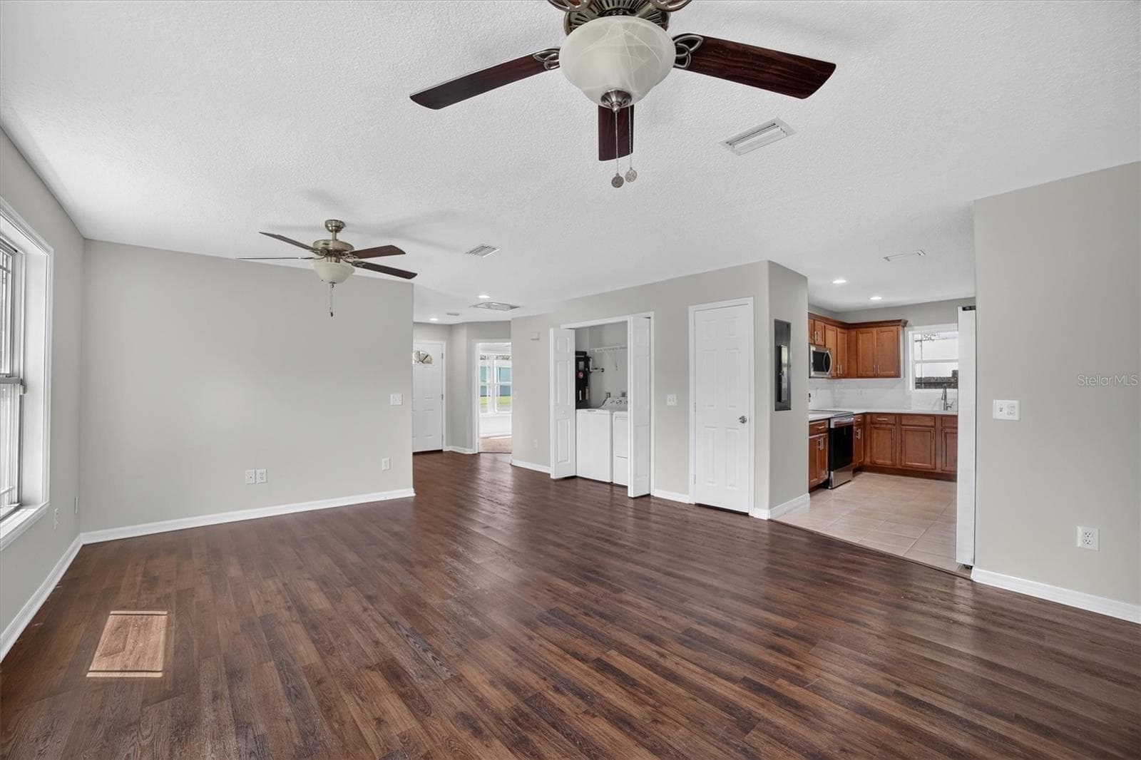 Single Family Residence at TRIANGLE PARK, LAKE CITY, photo 9 of 33