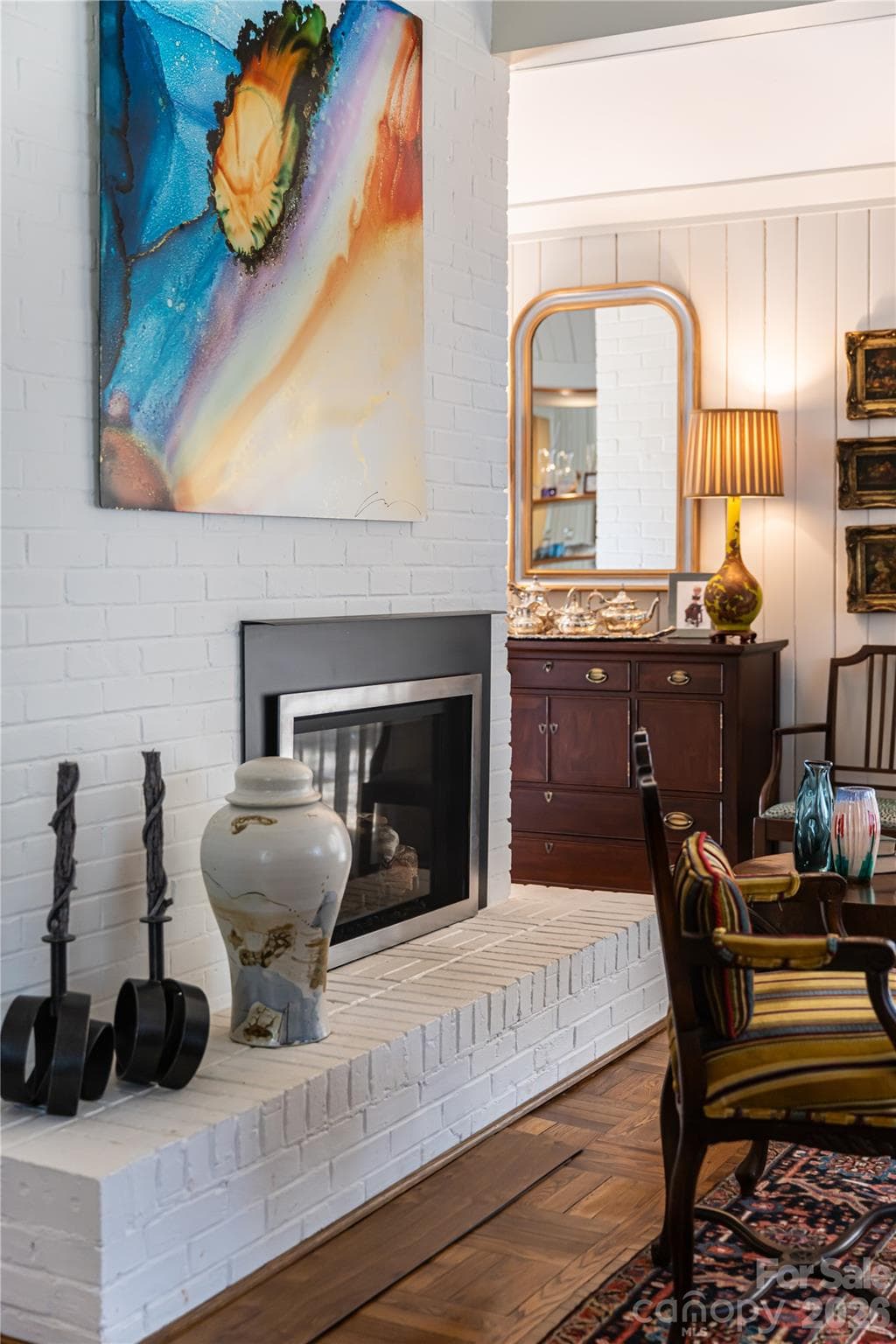 Great walls for art. - 28 Forest Road, Asheville