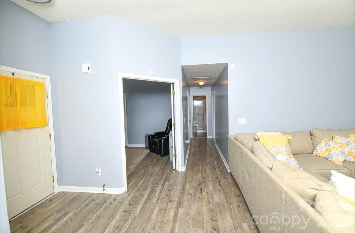 Single Family Residence at 10132 Ashley Farm Drive, Matthews, photo 3 of 28