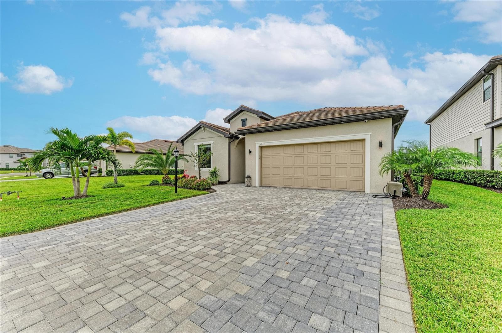 Single Family Residence at 5212 BLUE CRUSH ST, LAKEWOOD RANCH, photo 3 of 66