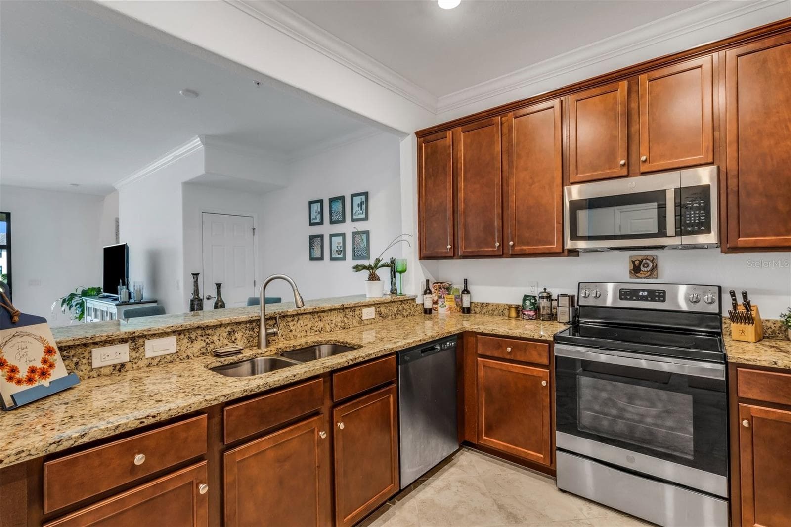 Townhouse at 20450 LAGENTE CIR, VENICE, photo 4 of 52