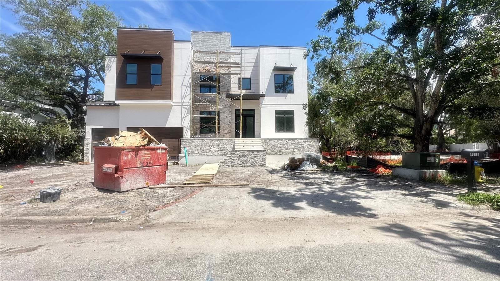 Single Family Residence at 4629 W LONGFELLOW AVE, TAMPA, photo 5 of 51