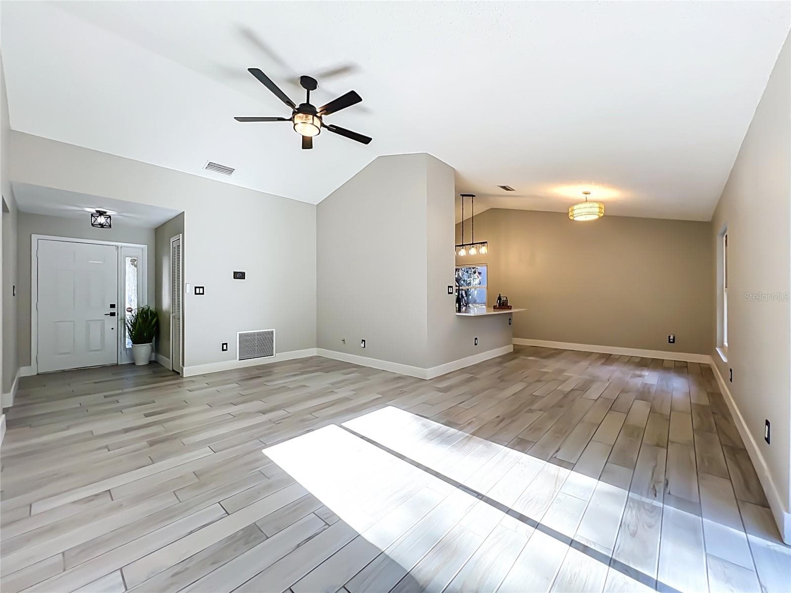 Living room - 5915 GROVELINE DR, ORLANDO