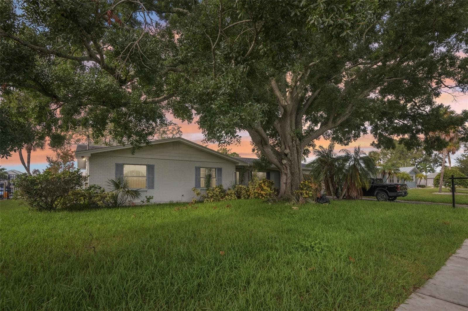 Single Family Residence at 4008 DANA SHORES DR, TAMPA, photo 2 of 20