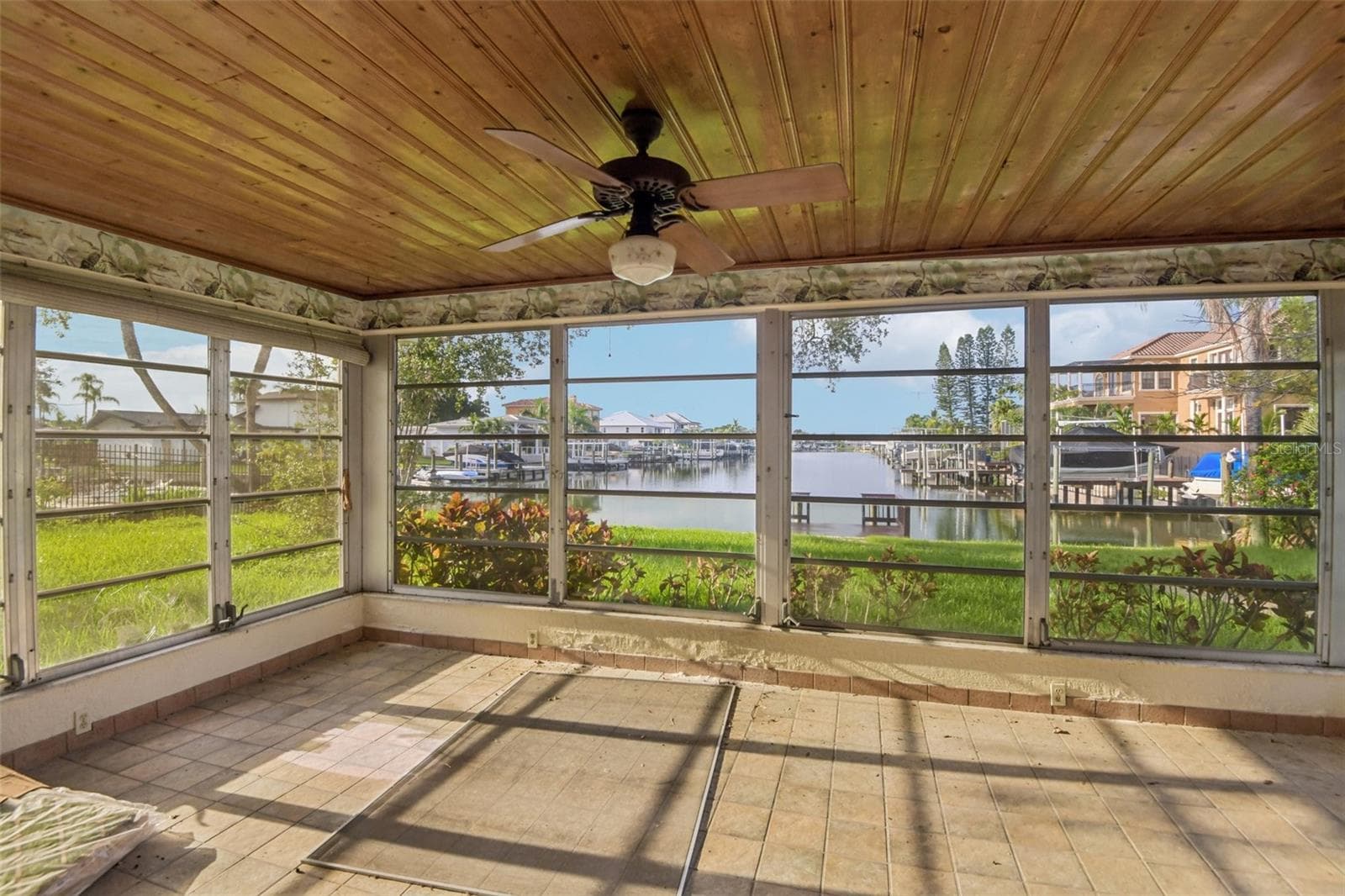 Single Family Residence at 4008 DANA SHORES DR, TAMPA, photo 9 of 20
