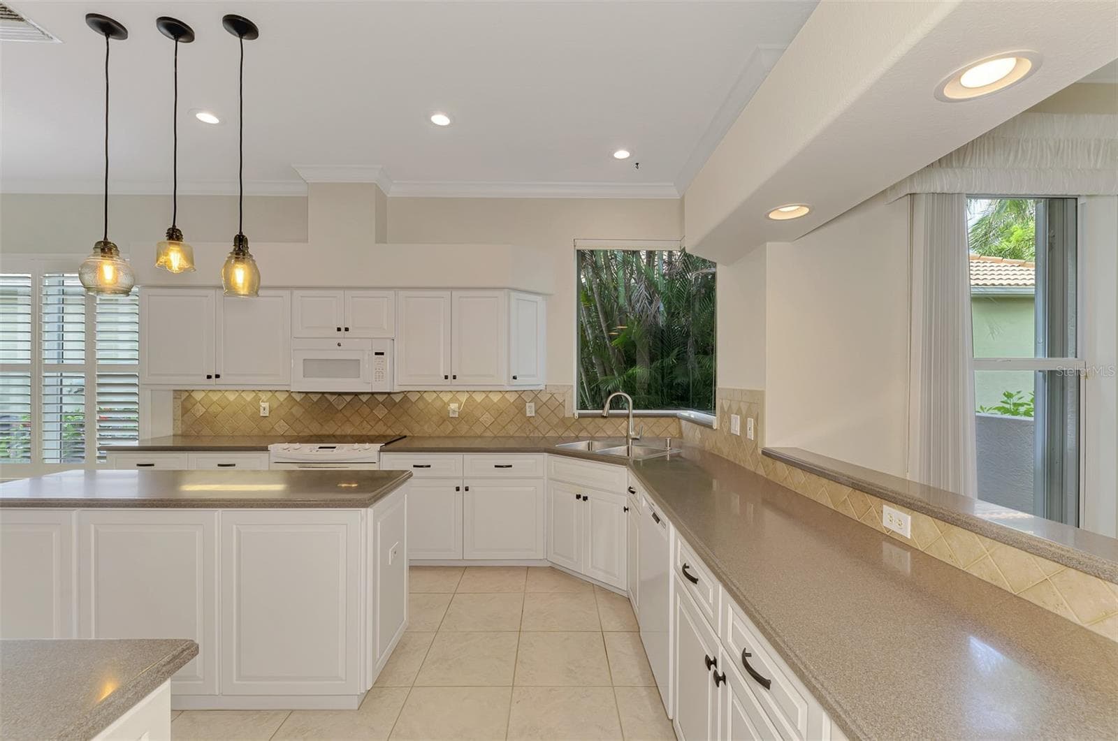 Single Family Residence at 625 MISTY PINE DR, VENICE, photo 22 of 49