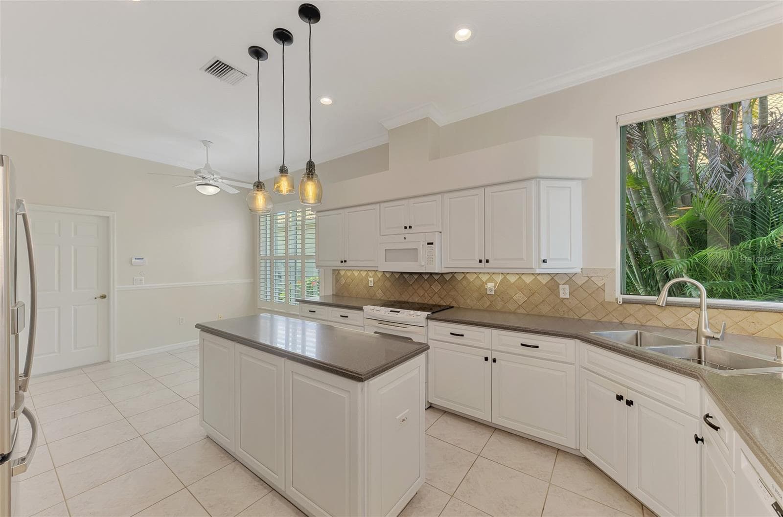 Single Family Residence at 625 MISTY PINE DR, VENICE, photo 21 of 49