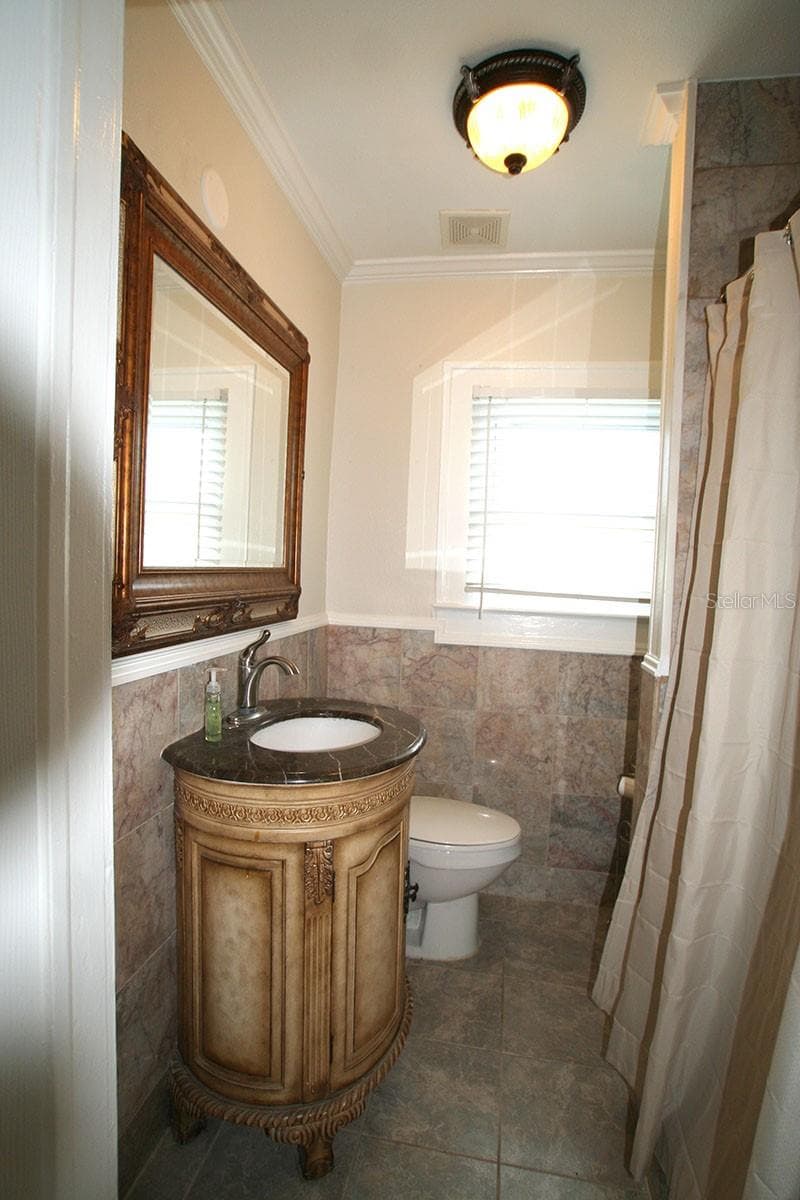 Bath 1 - 1407 E RIDGEWOOD ST, ORLANDO