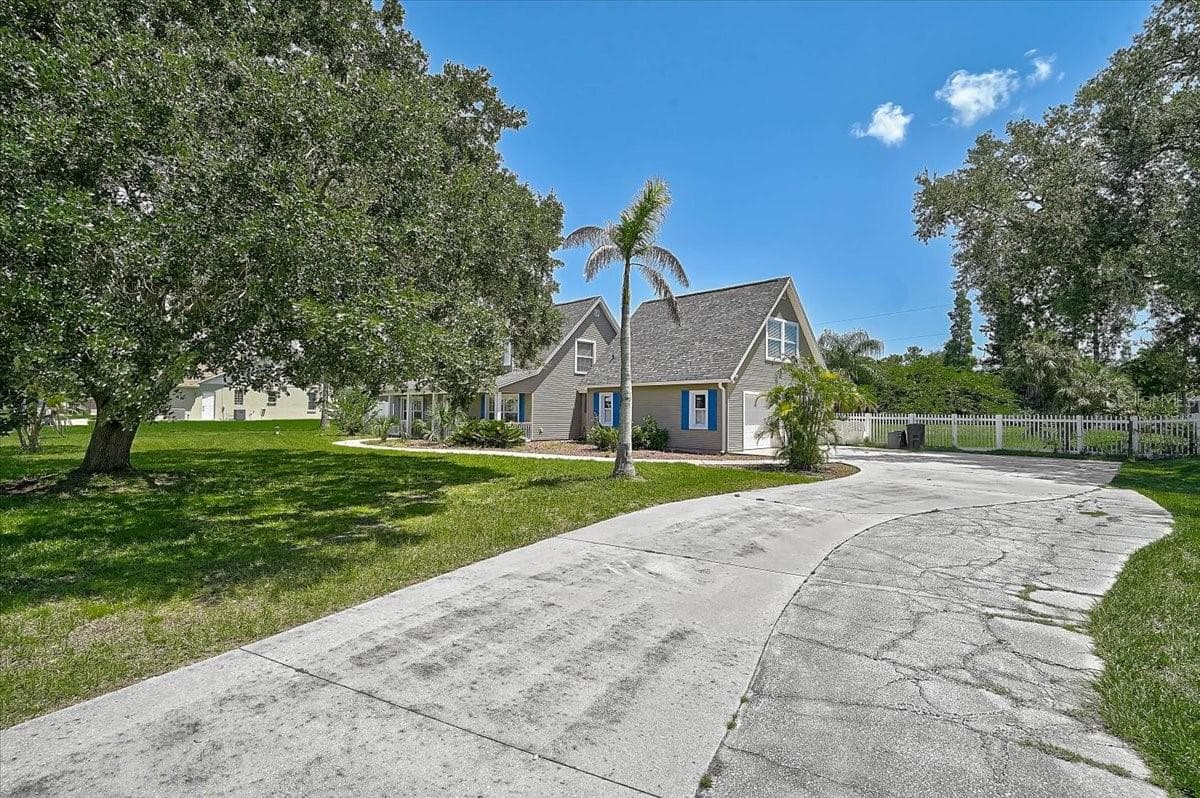 Single Family Residence at 8814 RIVERLACHEN WAY, RIVERVIEW, photo 6 of 70