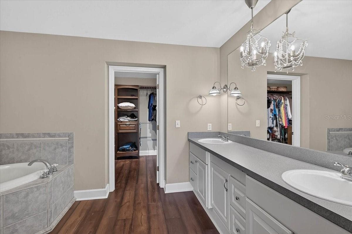 Ground floor primary bedroom suite - 8814 RIVERLACHEN WAY, RIVERVIEW