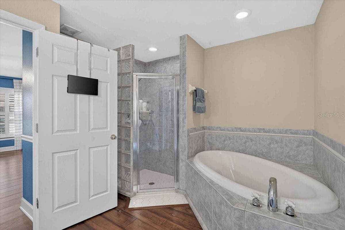 Ground floor primary bedroom suite - 8814 RIVERLACHEN WAY, RIVERVIEW
