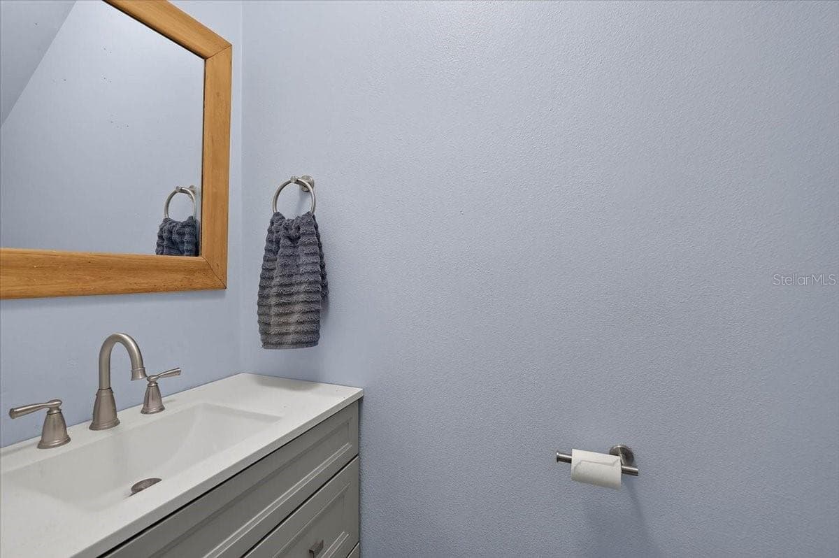 Garage 1/2 bath - 8814 RIVERLACHEN WAY, RIVERVIEW