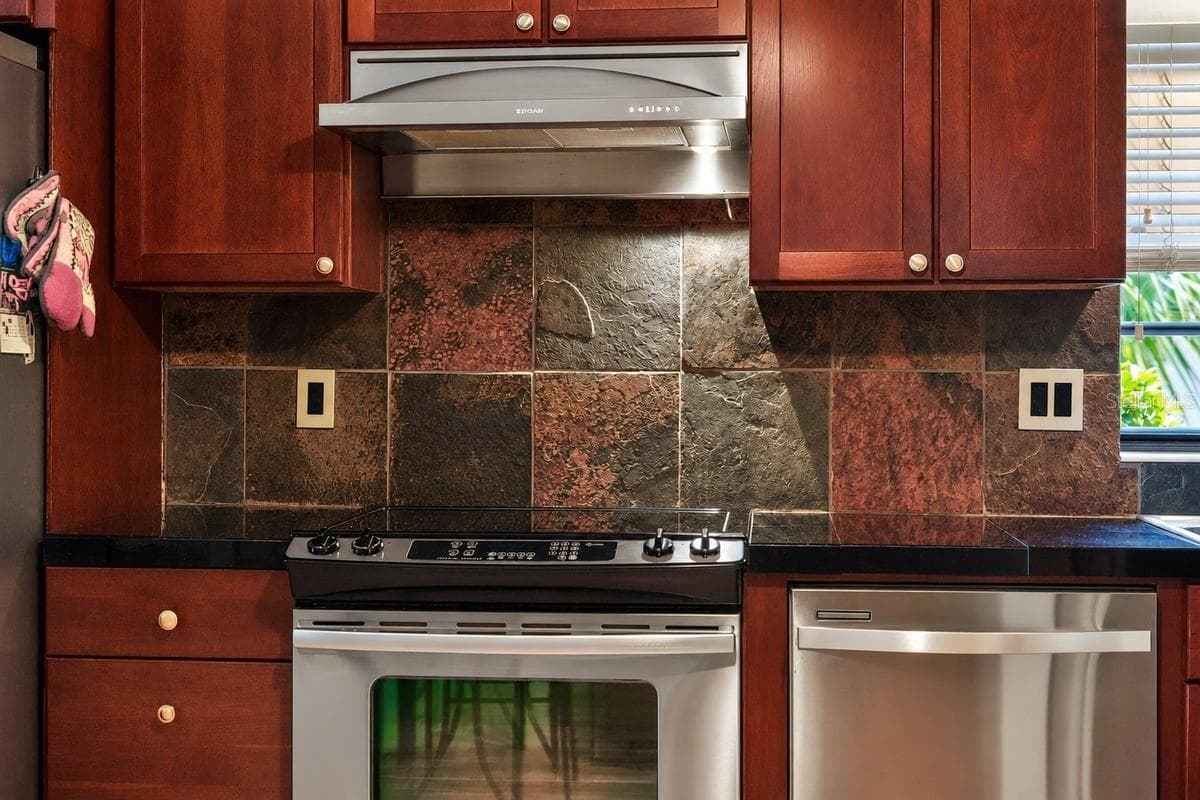 Townhouse at 11 INDIAN TRL, ORMOND BEACH, photo 6 of 60
