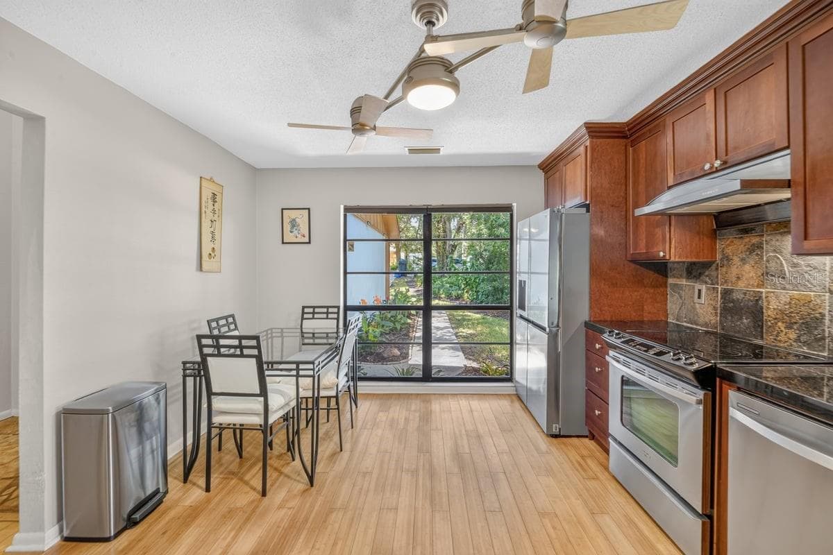 Townhouse at 11 INDIAN TRL, ORMOND BEACH, photo 8 of 60