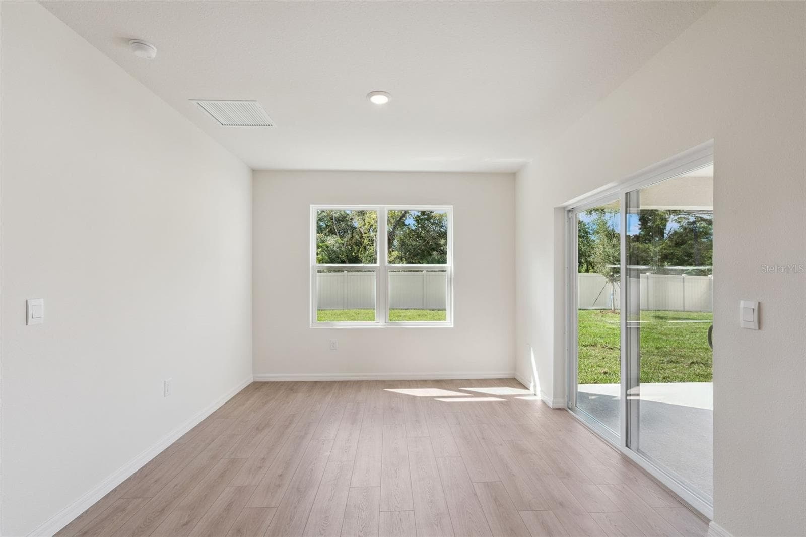 Single Family Residence at 1124 MORFONTAINE ST, DAYTONA BEACH, photo 15 of 48