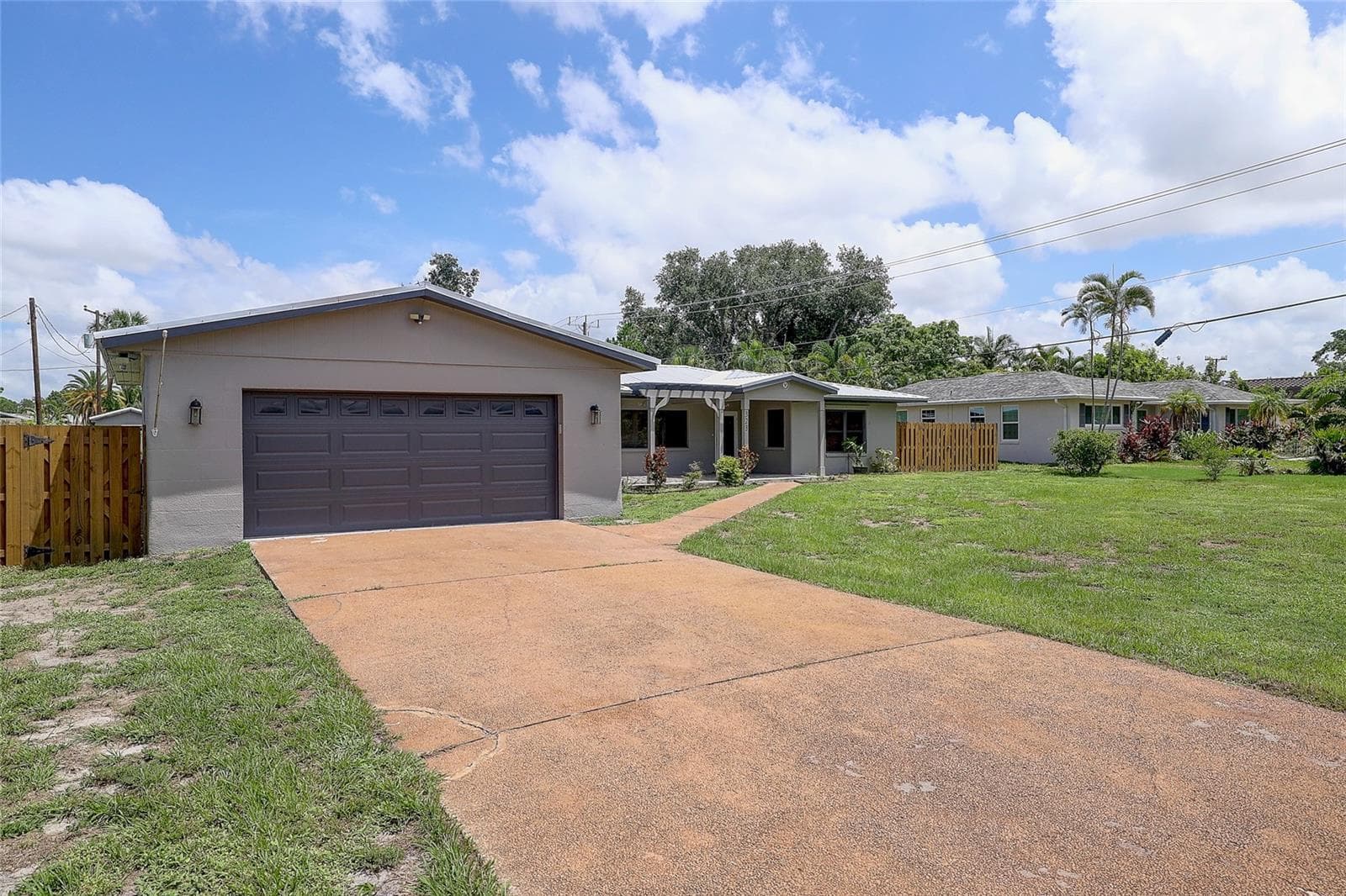 Single Family Residence at 323 SUWANEE AVE, SARASOTA, photo 2 of 71
