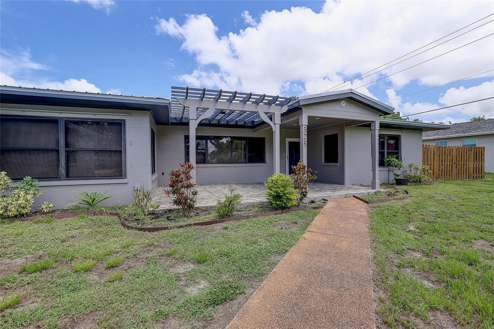 Single Family Residence at 323 SUWANEE AVE, SARASOTA, photo 3 of 71