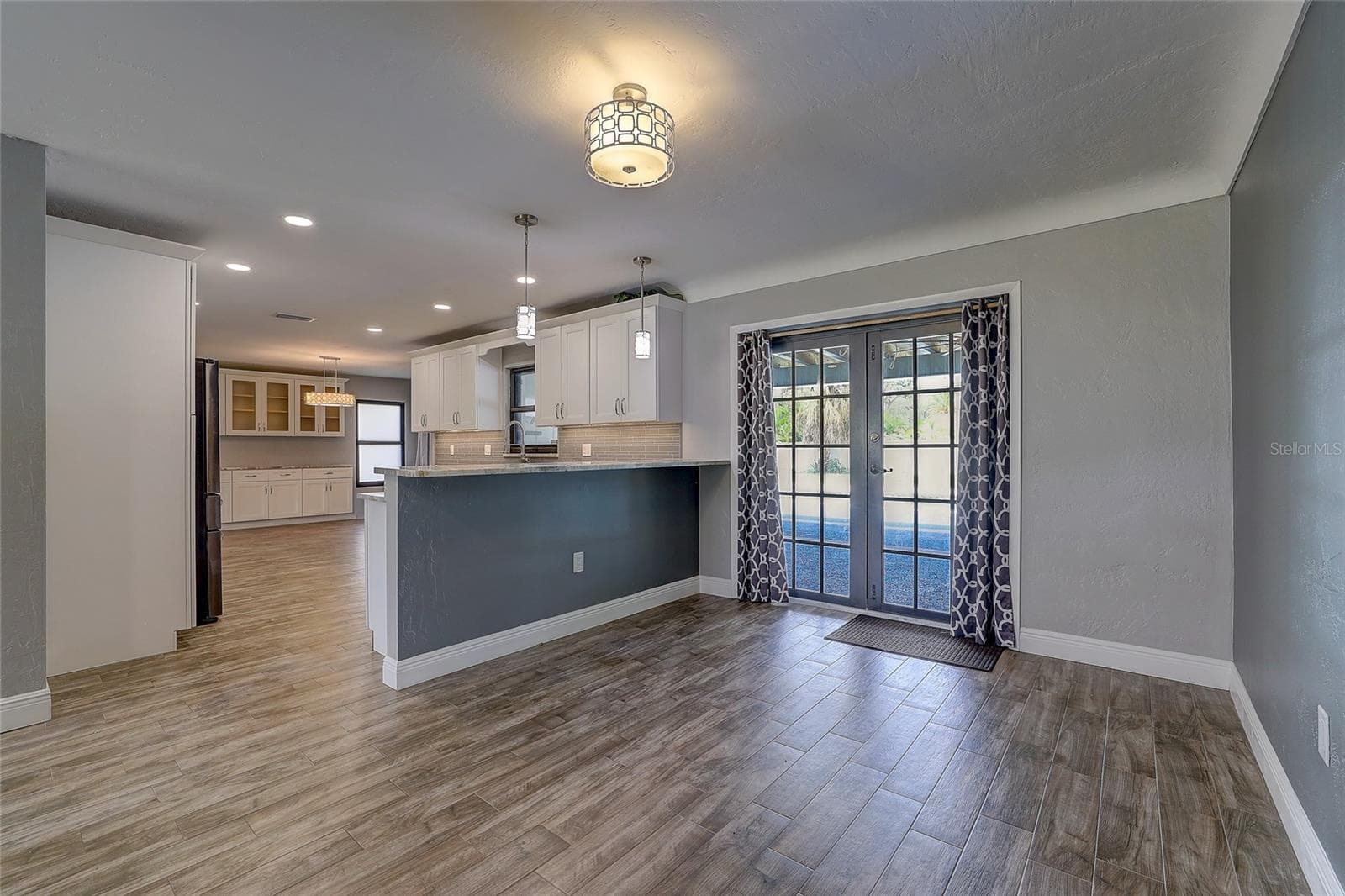 Single Family Residence at 323 SUWANEE AVE, SARASOTA, photo 12 of 71