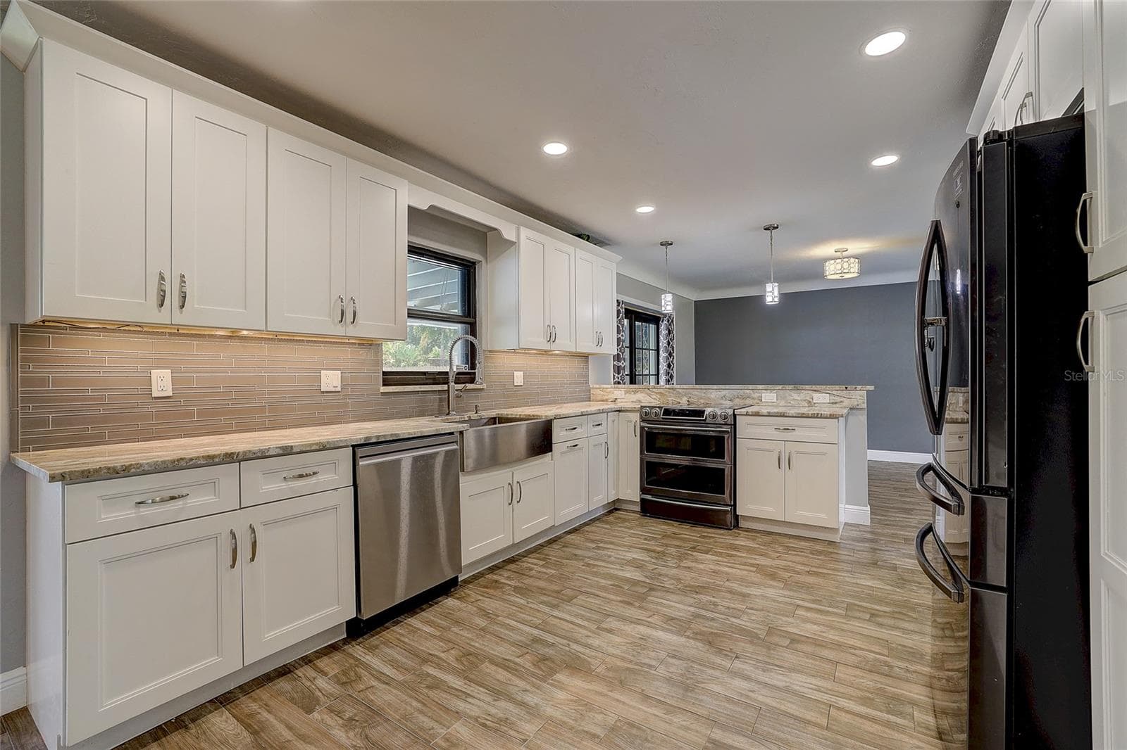 Single Family Residence at 323 SUWANEE AVE, SARASOTA, photo 15 of 71