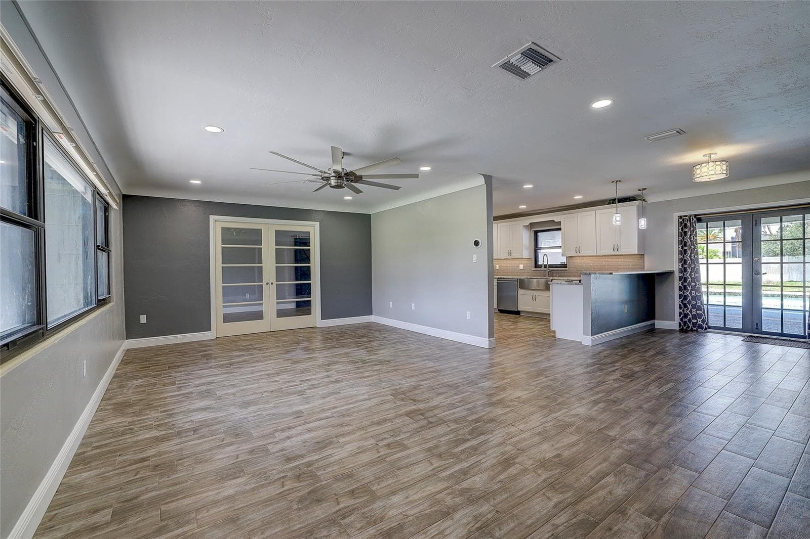Single Family Residence at 323 SUWANEE AVE, SARASOTA, photo 21 of 71