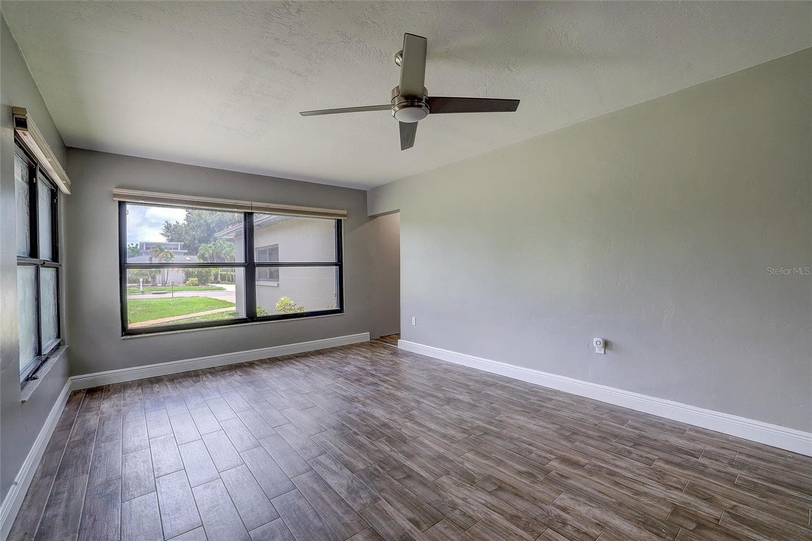 sitting room - 323 SUWANEE AVE, SARASOTA