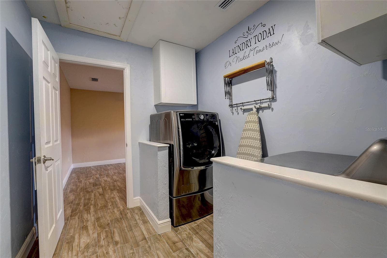 laundry room - 323 SUWANEE AVE, SARASOTA