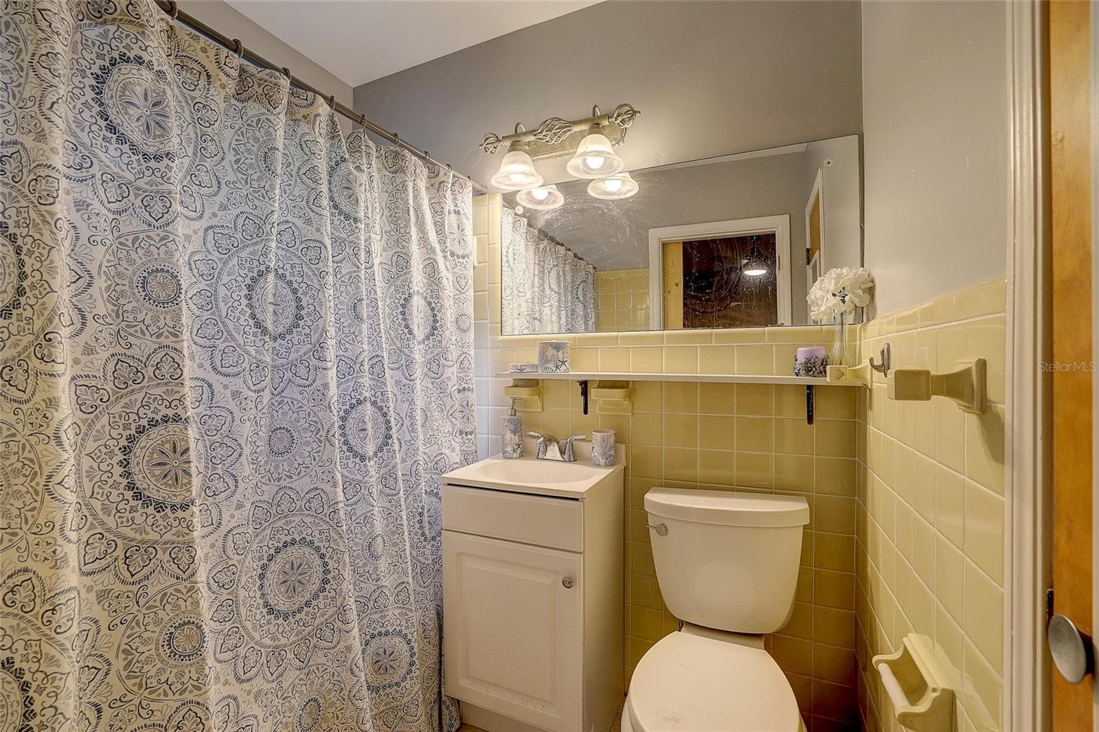 ensuite bath - 323 SUWANEE AVE, SARASOTA