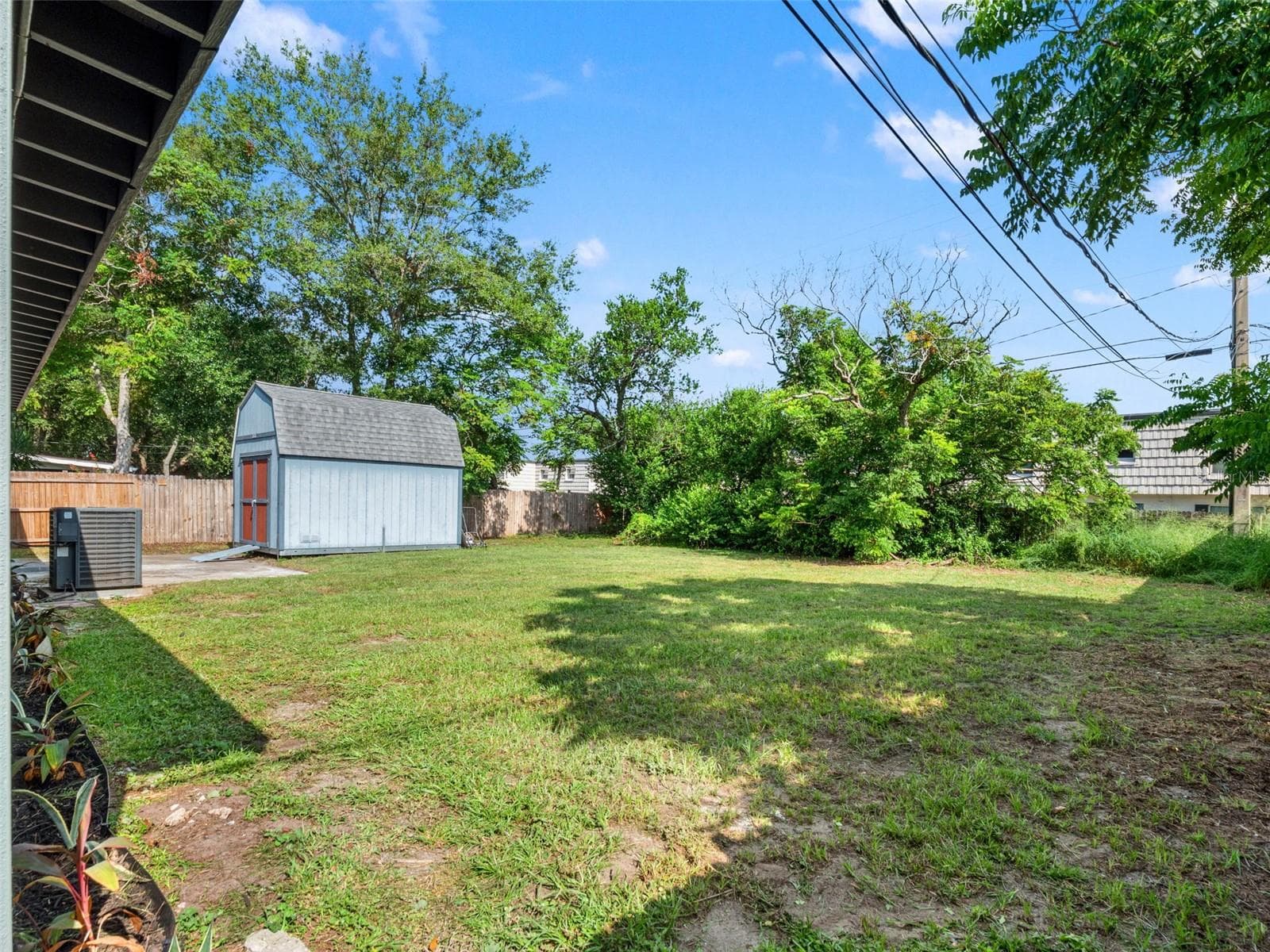 Large fenced back yard - 3813 EDLAND DR, ORLANDO
