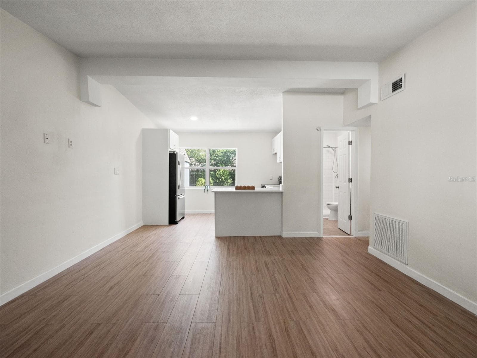 View of living room and kitchen - 3813 EDLAND DR, ORLANDO