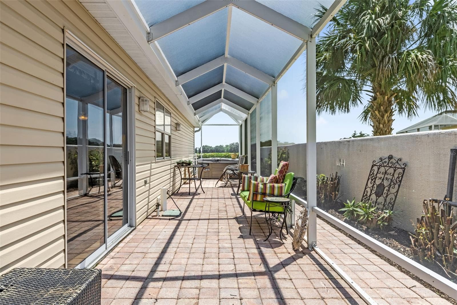 Side Bird Cage - 2801 BARBOZA DR, THE VILLAGES