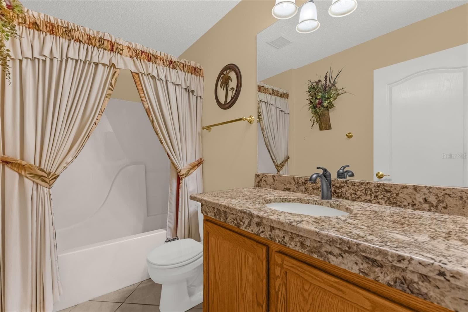 2nd Bath - 2801 BARBOZA DR, THE VILLAGES