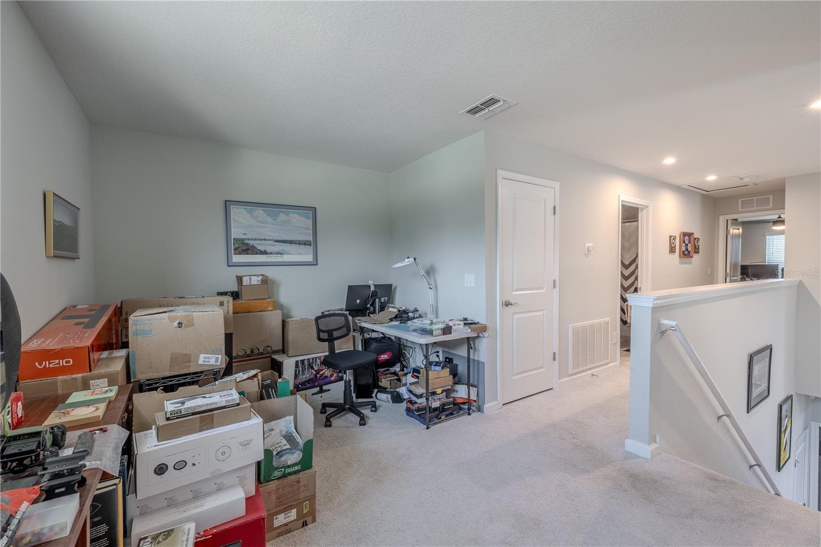 The spacious upstairs loft offers flexible bonus space for a home office, media area, library or hobby room, with neutral carpeting and an open connection to the second-floor landing. - 3029 JACOB CROSSING LN, HOLIDAY