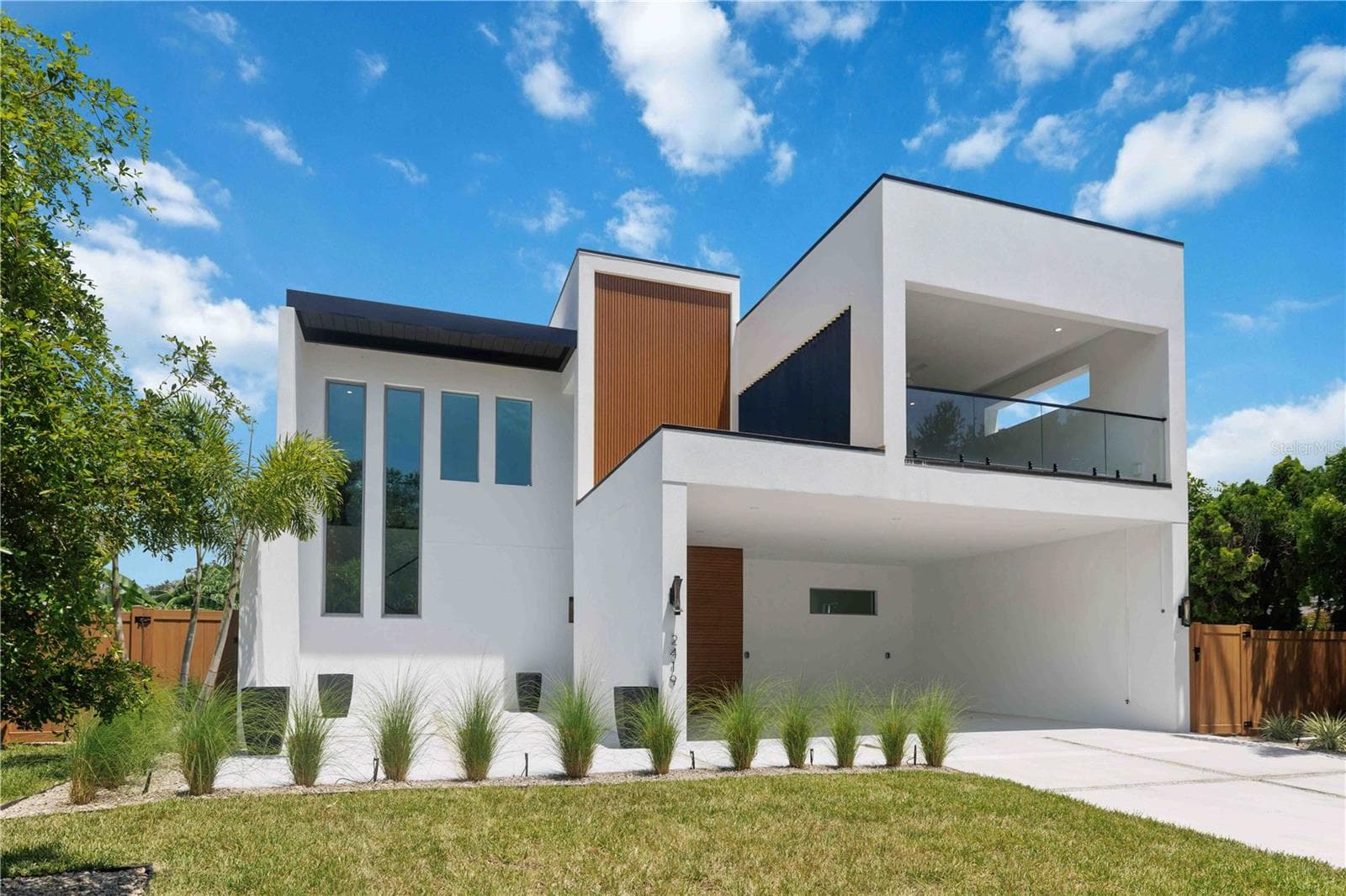 Single Family Residence at 2419 HILLVIEW ST, SARASOTA, photo 2 of 62