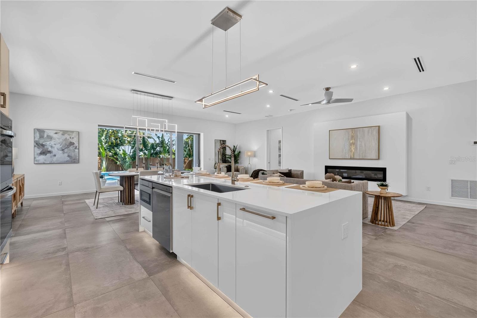 Single Family Residence at 2419 HILLVIEW ST, SARASOTA, photo 13 of 62