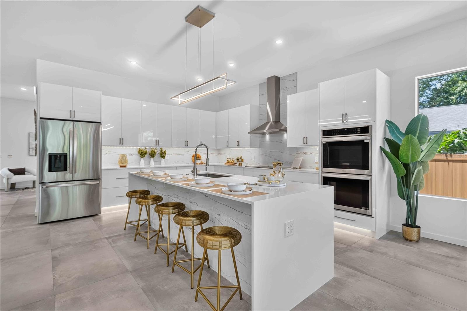 Single Family Residence at 2419 HILLVIEW ST, SARASOTA, photo 14 of 62