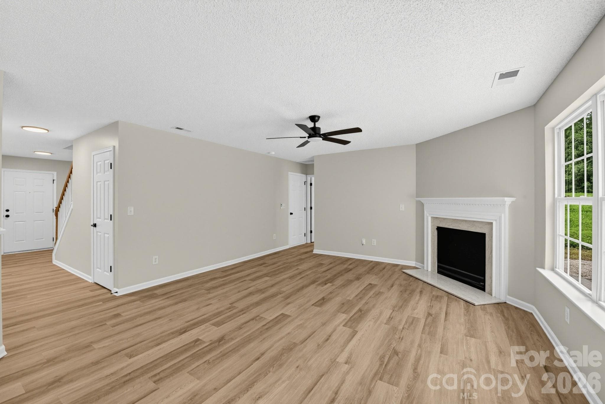 Single Family Residence at 1034 Chalk Hill Lane, Charlotte, photo 5 of 28