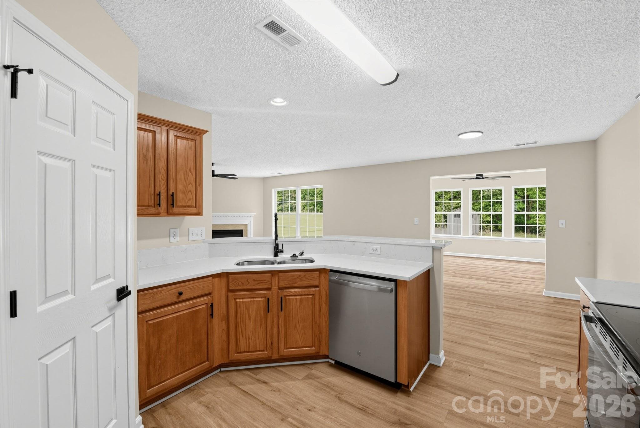 Single Family Residence at 1034 Chalk Hill Lane, Charlotte, photo 11 of 28