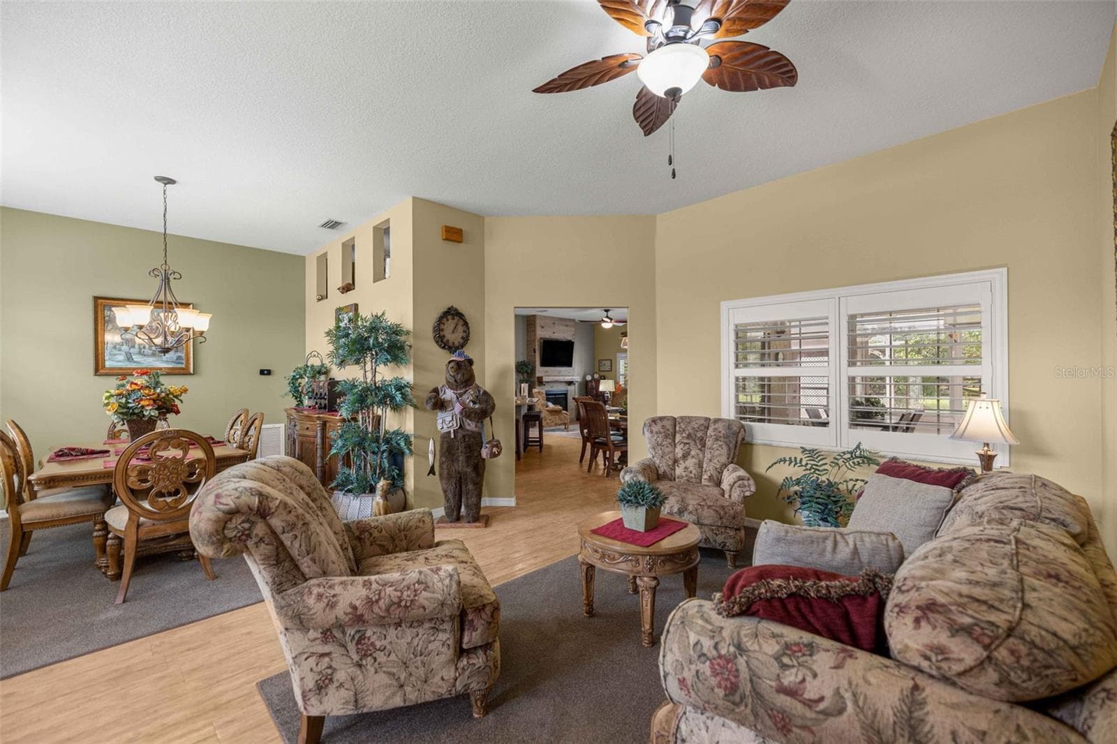 Living Space - 5592 NE 61ST AVENUE RD, SILVER SPRINGS