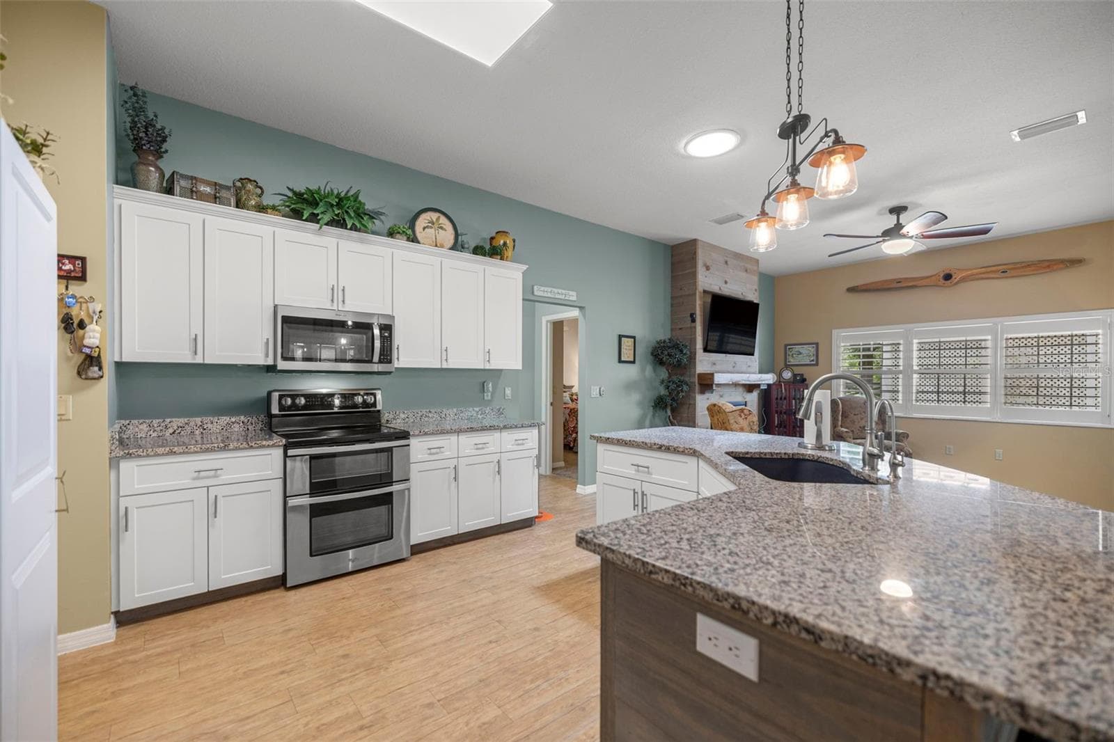 Kitchen - 5592 NE 61ST AVENUE RD, SILVER SPRINGS