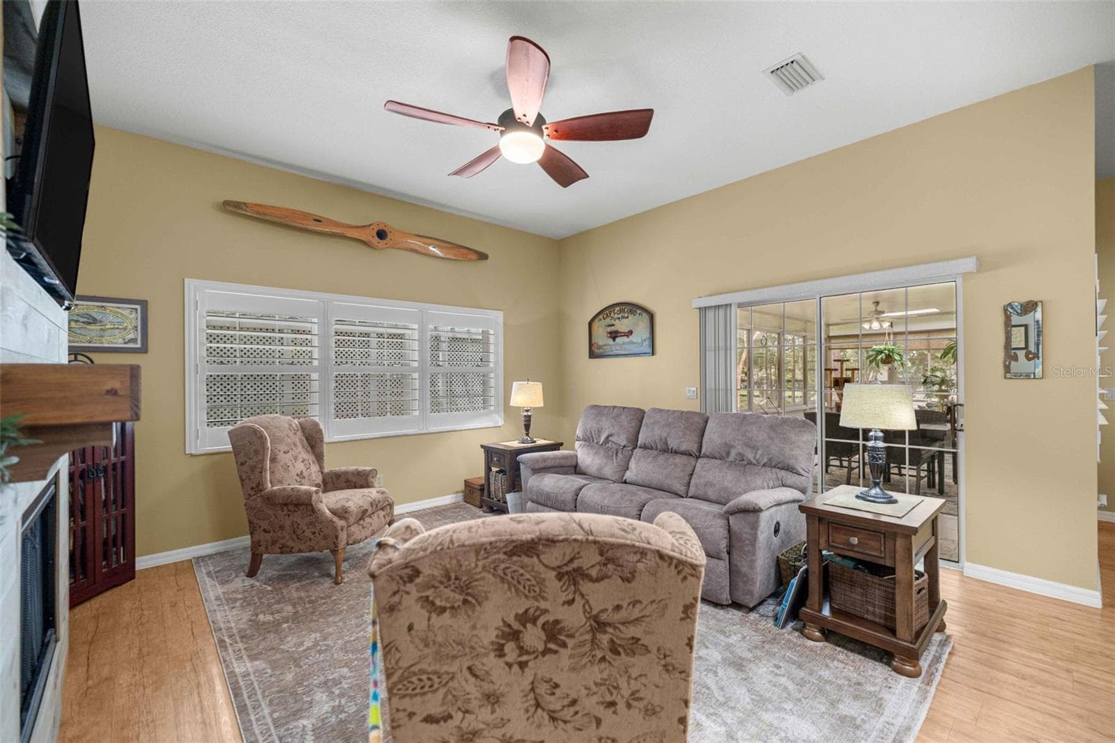 Family Room - 5592 NE 61ST AVENUE RD, SILVER SPRINGS