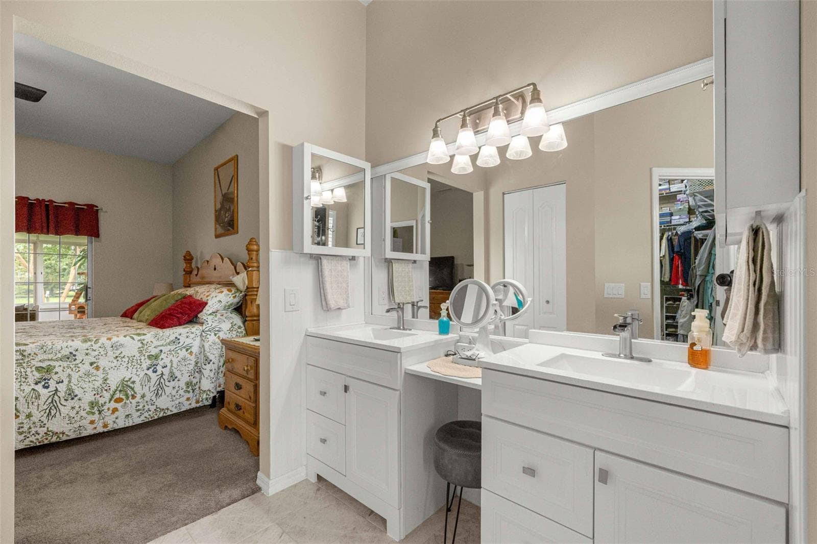 Primary En-Suite - 5592 NE 61ST AVENUE RD, SILVER SPRINGS