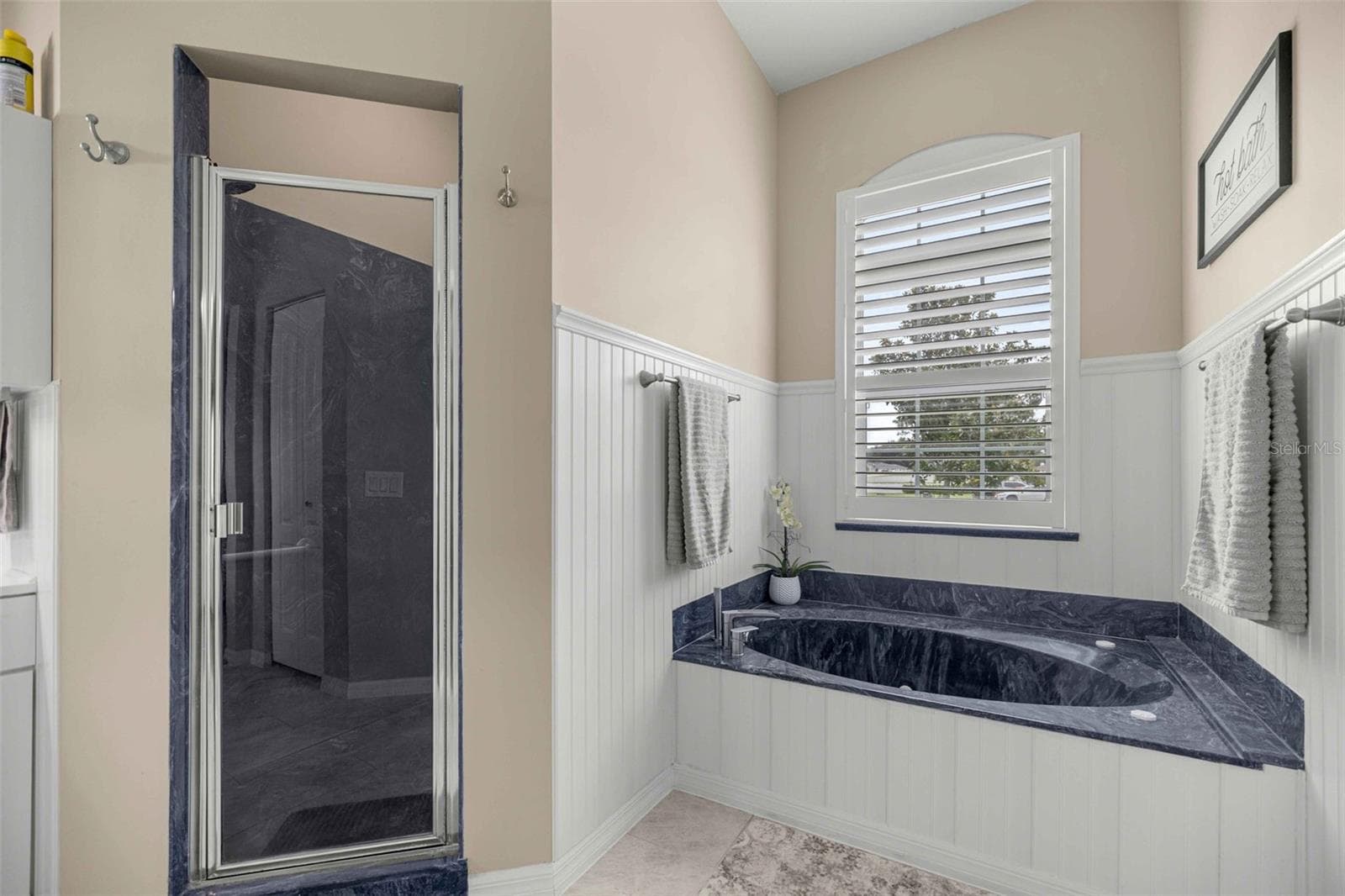Primary En-Suite - 5592 NE 61ST AVENUE RD, SILVER SPRINGS
