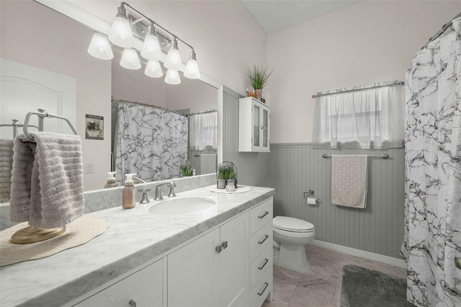 Second Full Bathroom - 5592 NE 61ST AVENUE RD, SILVER SPRINGS