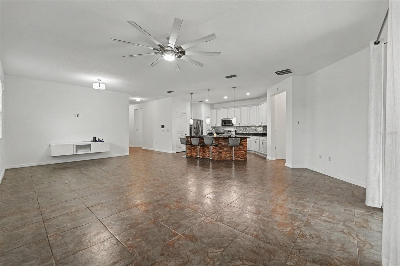 Single Family Residence at 2912 BOATING BLVD, KISSIMMEE, photo 8 of 33