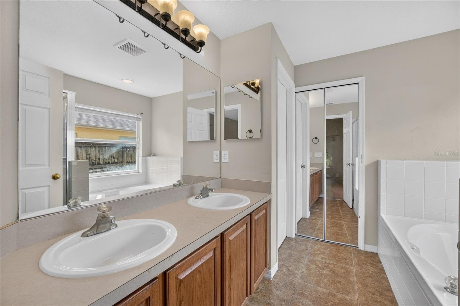 Single Family Residence at 2887 DOE RUN TRL, ORANGE CITY, photo 13 of 20