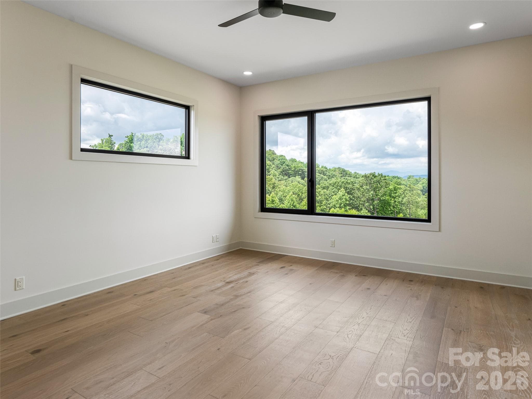 Single Family Residence at 24 S Watchman Drive, Hendersonville, photo 20 of 47