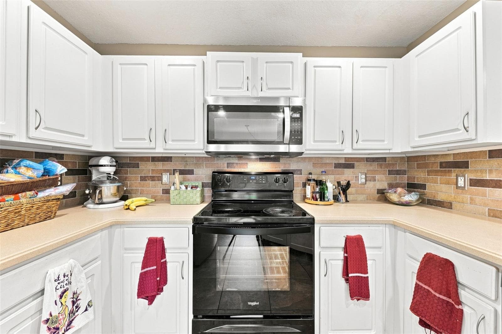 Kitchen - 611 ABACO CT, KISSIMMEE