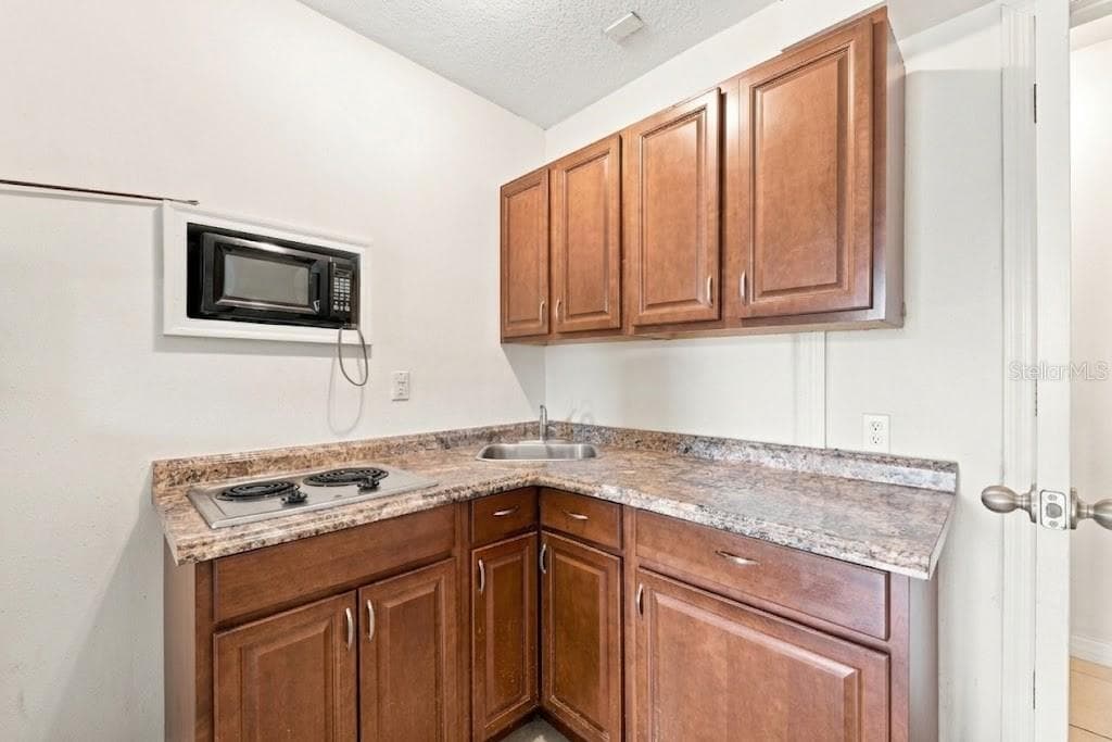 Garage Studio Apartment Kitchenette - AI Enhanced - 611 ABACO CT, KISSIMMEE